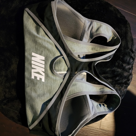 Nike Sportsbra - Picture 2 of 8